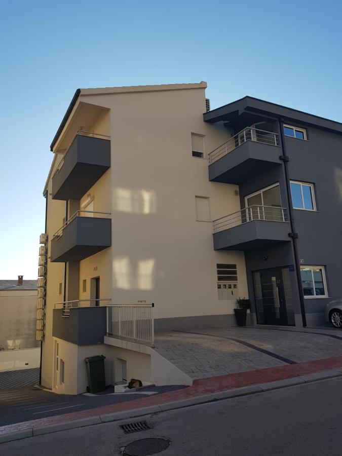 Grey House Lägenhet Makarska Exteriör bild