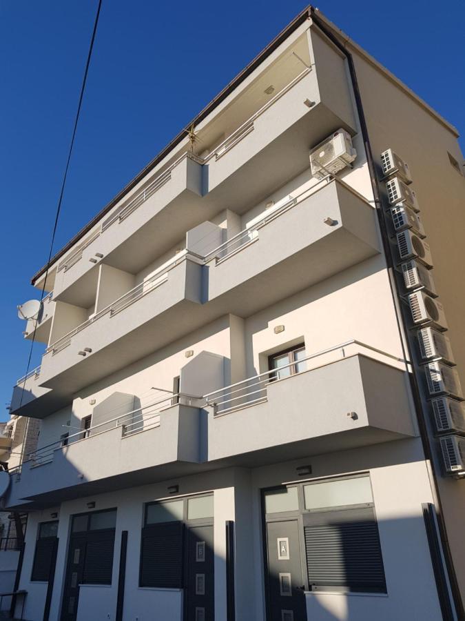 Grey House Lägenhet Makarska Exteriör bild